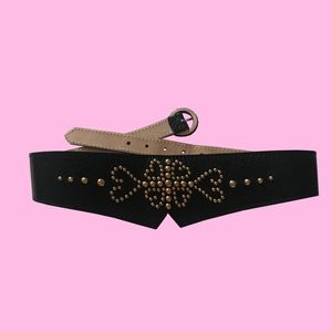 ☘️Cynthia Rowley Leather Studded belt (M Size) ☘️